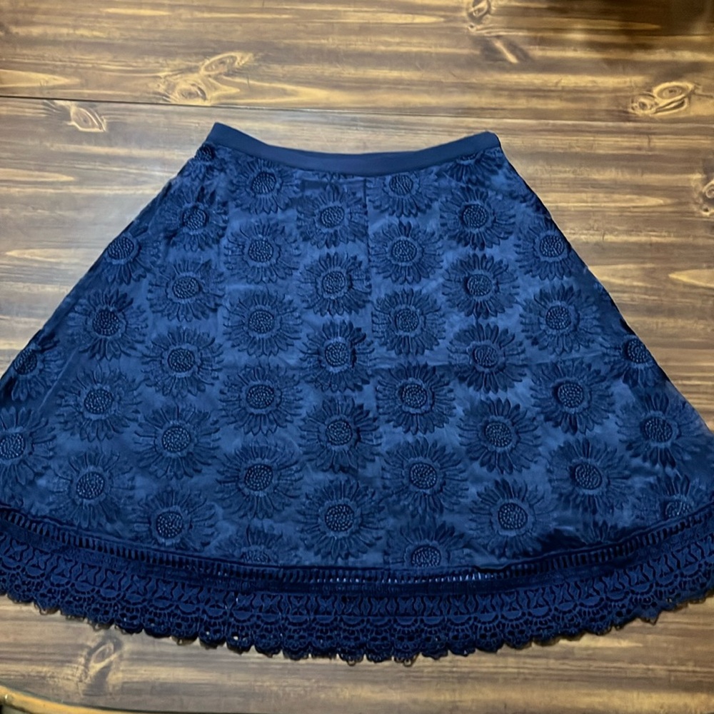 🌻Isaac Mizrahi cute sunflower midi skirt size 4🌻